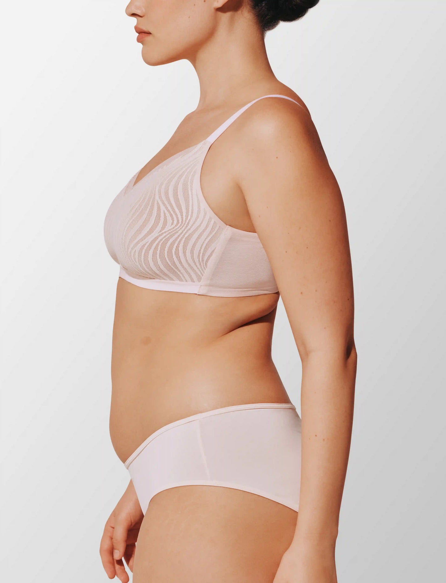24/7® Classic Smooth Lace Wireless Minimizer Bra