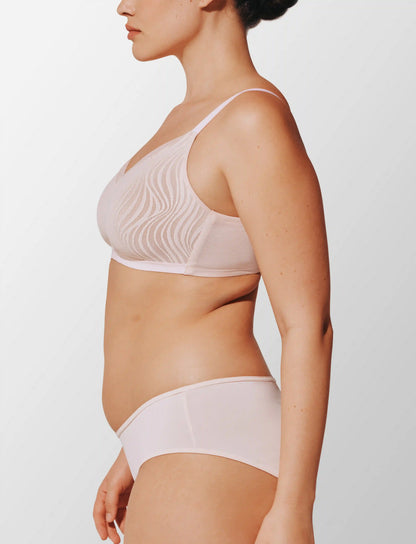24/7® Classic Smooth Lace Wireless Minimizer Bra